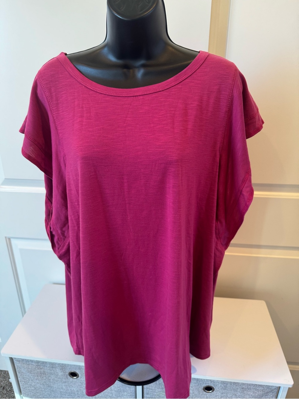 BloomChic Relaxed Scoop Neck Tee in Magenta